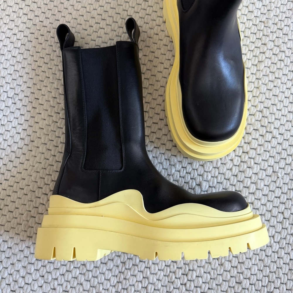 Bottega Veneta Tire Black Yellow Chelsea Boots